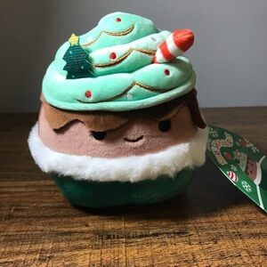 Squishmallow Ernesto. 5 inches tall.